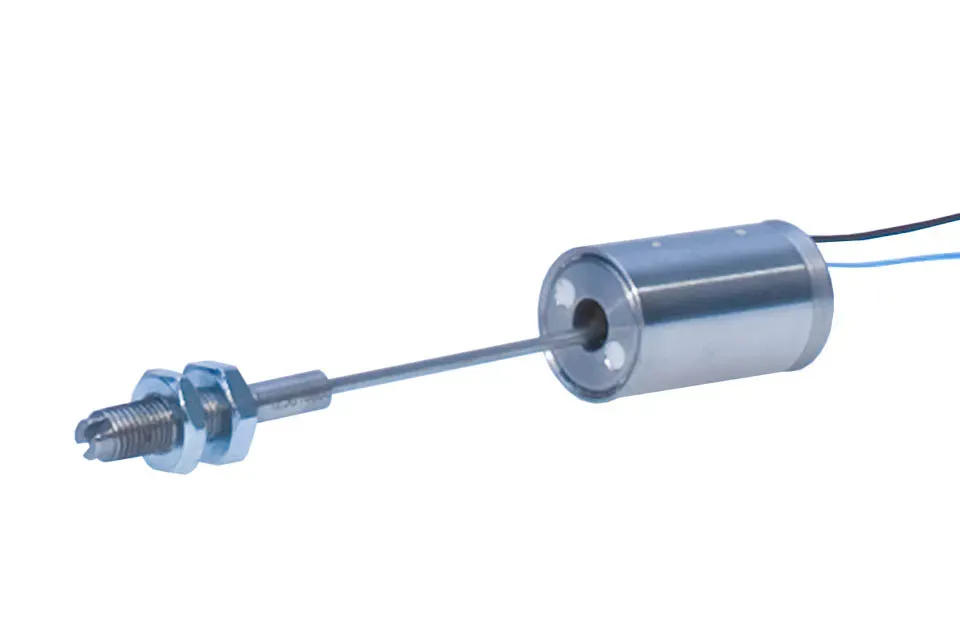 W1ELA/0 індуктивний датчик переміщення ±1 мм — корпус і втулка