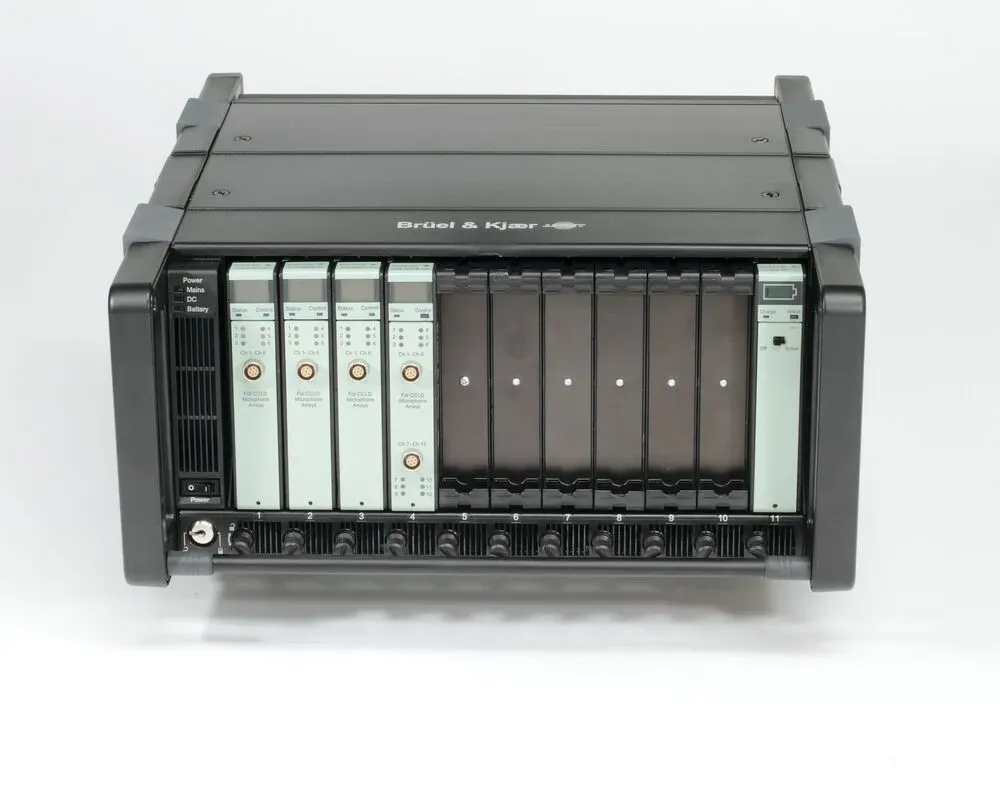 LAN‑XI 3660-D-100 промисловий фрейм 11 модулів GPS AC DC