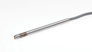 Попередній підсилювач Type 2670 — компактний корпус із 2 м кабелем і LEMO 7-pin